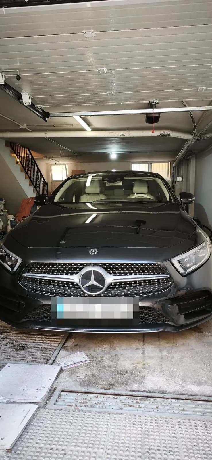 Mercedes CLS con la carrocería limpia tras el detallado